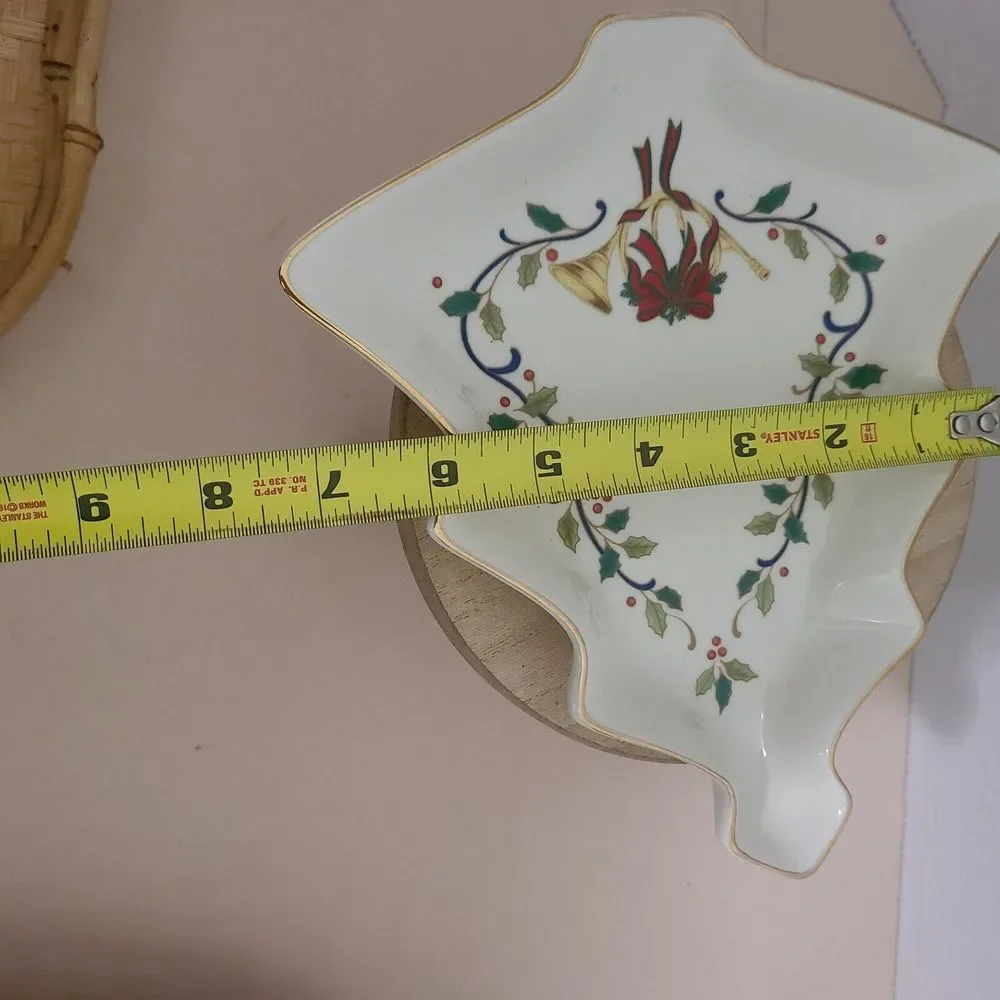 Mikasa Christmas Tree Candy Nut Dish Holiday Elegance Porcelain Gold Trim‎ FK001